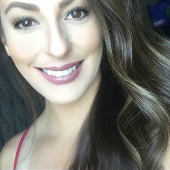 Meet your Posher, Nicole! - Picture 1 of 1